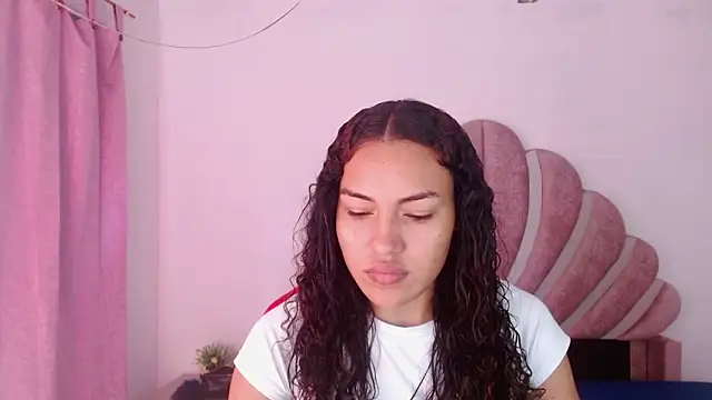 Naya  fox723 online show from February 9, 5:37 pm