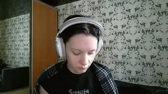 LxayBloom online show from March 11, 6:28 am