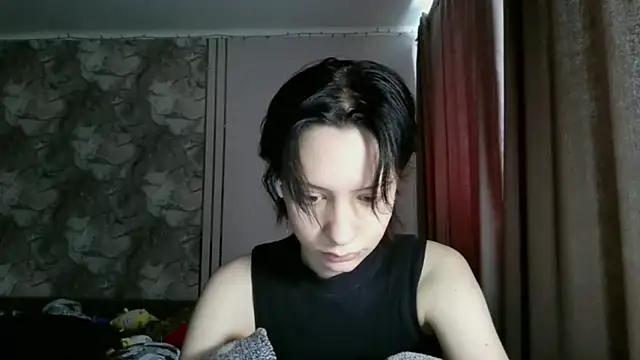 LxayBloom online show from February 16, 9:09 am