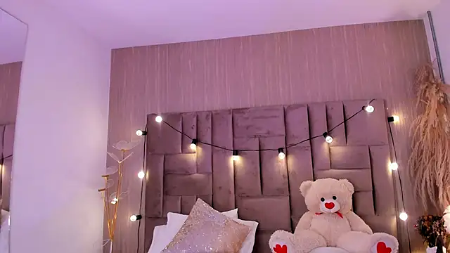 MiiaGreys online show from April 17, 9:50 pm