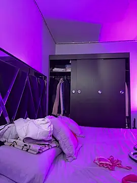 queen of you heart online show from March 2, 9:20 pm