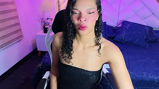 mia gatesvg online show from January 11, 3:55 am