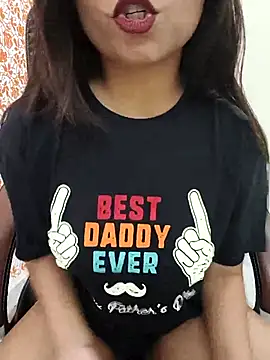 Hot Twinkle online show from April 12, 8:39 am