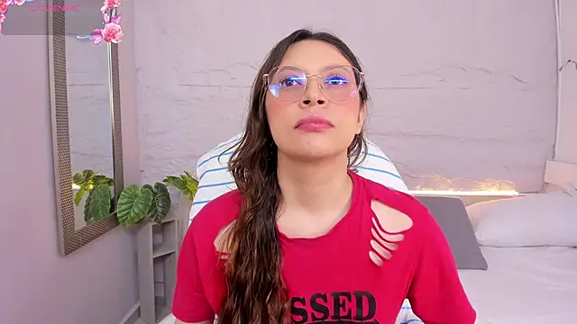 lanna 18  online show from April 18, 11:35 am