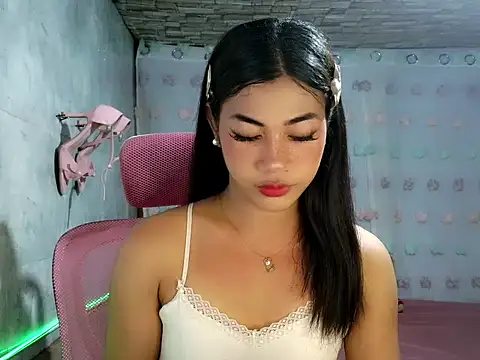 Margalona  online show from April 3, 2:15 pm