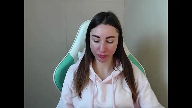 cammila horn online show from March 9, 7:00 am