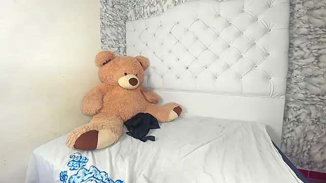 Mia Miller001 online show from June 3, 1:01 pm