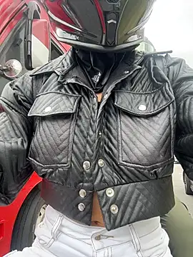 TaylorrHill online show from April 11, 7:50 pm