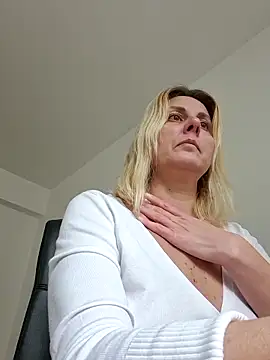 Amelia9798 online show from March 1, 1:44 pm