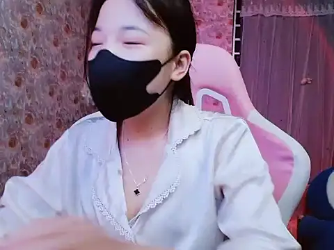 -Tamy- online show from April 21, 2:24 pm