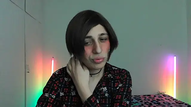 HoneyValentine online show from March 8, 8:35 pm