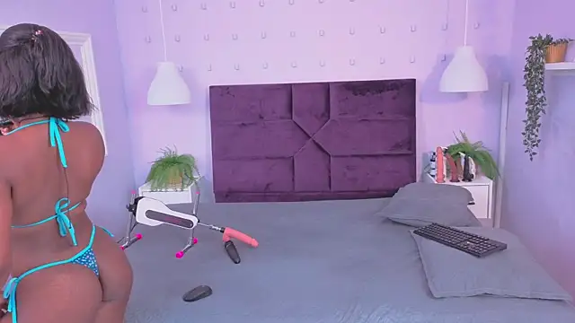 Yasminbrattz online show from April 6, 11:44 am