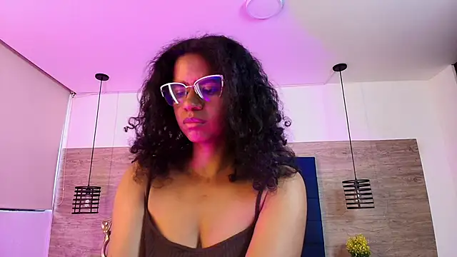 Ellie-Alves online show from June 9, 5:56 pm