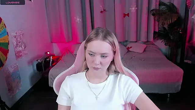 Riley EndlessLove online show from January 10, 1:49 pm