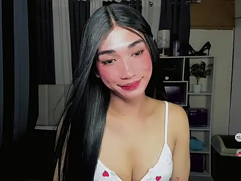 FyangFoxx online show from May 13, 8:25 pm