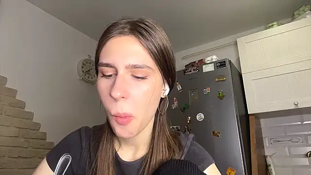 ElsieKuhlmann online show from March 6, 5:24 am