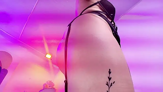 Lilith tayylor online show from April 11, 7:45 am