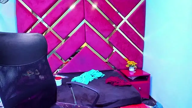 MiaRouss69 online show from February 13, 5:42 am