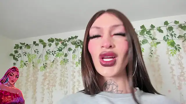 lizz lunna online show from April 10, 12:05 am