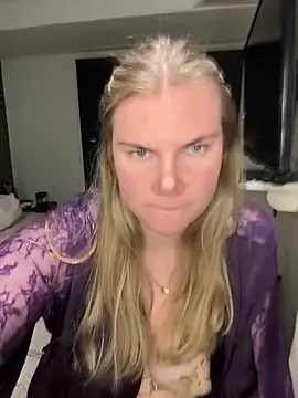 SexyBlondJoanna online show from March 1, 6:18 pm