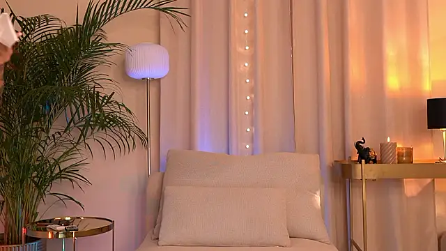 Tinydoll XO online show from March 13, 3:35 pm