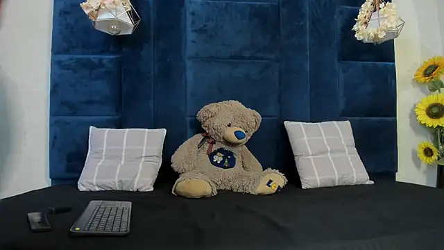 Laura Miller1 online show from March 21, 8:25 pm