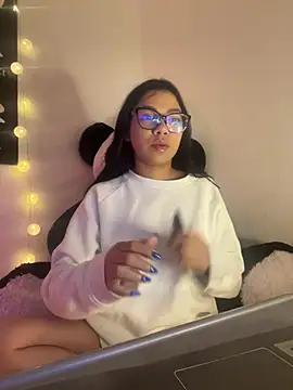 Little Lexyy online show from April 2, 4:32 am
