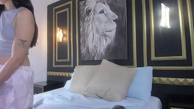 emma hiltonn  online show from February 25, 2:32 am