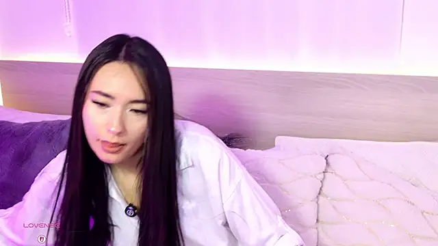 AliceeBloom online show from March 30, 11:10 am