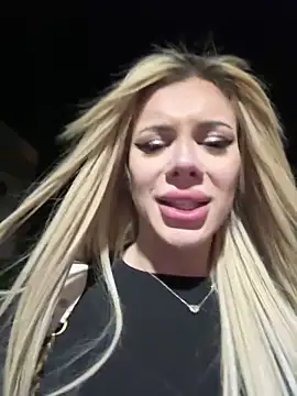 AlyssaFoxx  online show from April 17, 10:01 pm