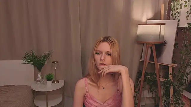 JuanaSumma online show from April 3, 1:42 pm