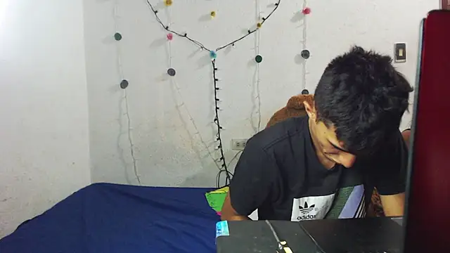 Chloe Candys online show from April 15, 5:19 am