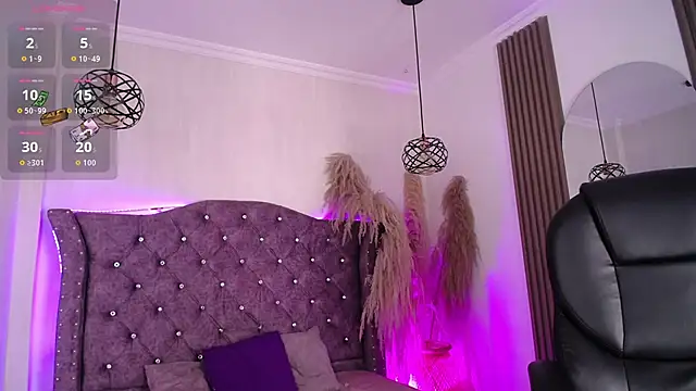 Violet Collins1 online show from June 4, 9:41 pm