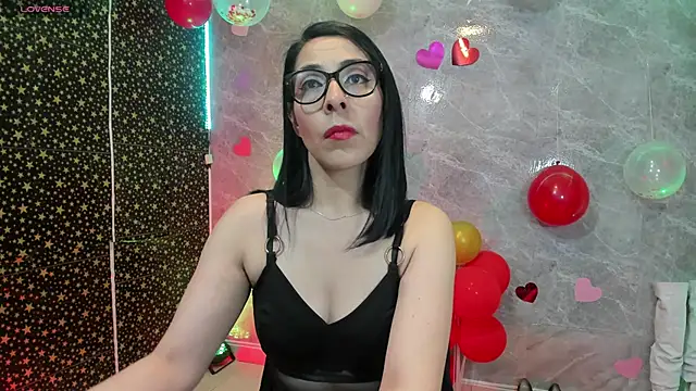 adellelennoxx online show from February 9, 8:16 am