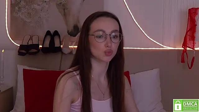 Emily Simon online show from February 16, 8:25 am