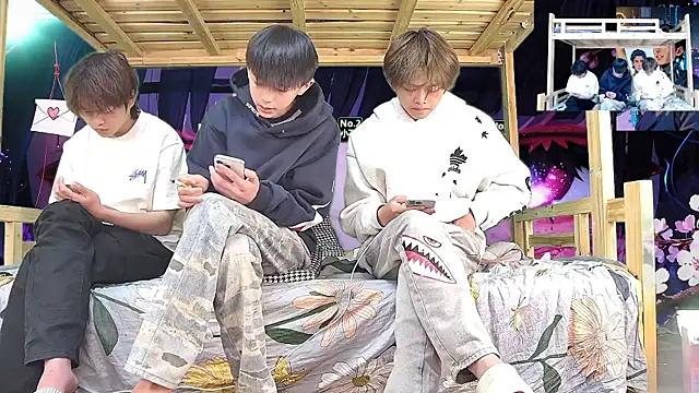 xiaohuangren01 online show from March 3, 7:25 am