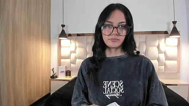 NiccolleHall online show from February 14, 7:38 pm