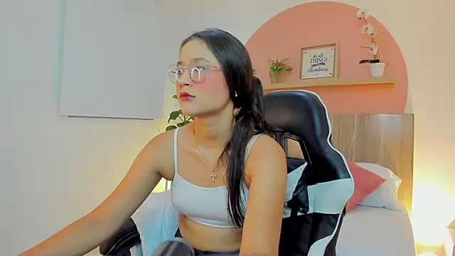 ivette swan online show from April 18, 7:51 pm