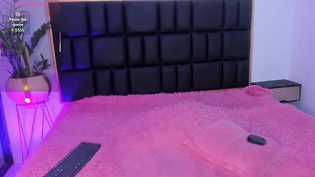 Emma collins01 online show from March 3, 1:44 am