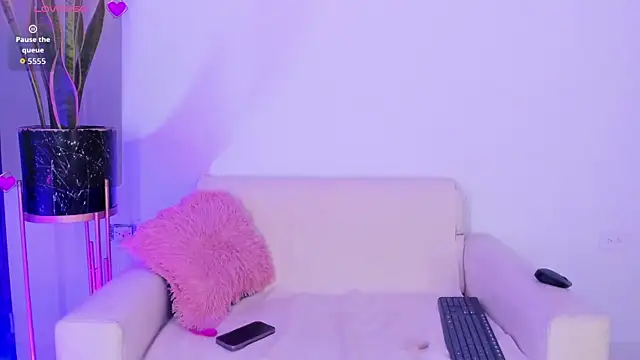 Emma collins01 online show from April 18, 3:42 am