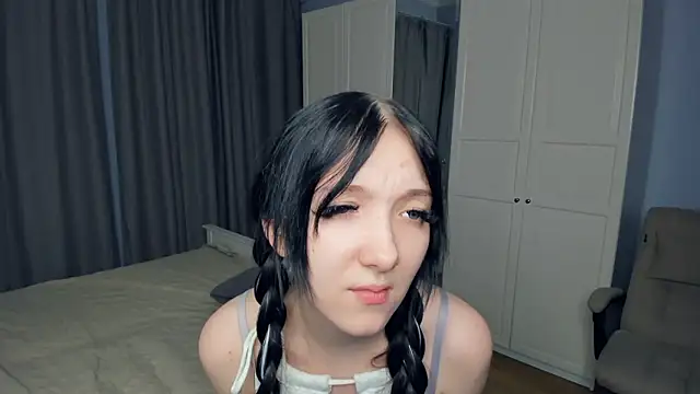 RoxanneComisky online show from February 15, 4:17 pm