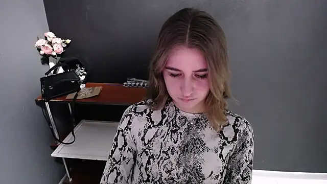 Sunny siren online show from March 5, 2:57 pm