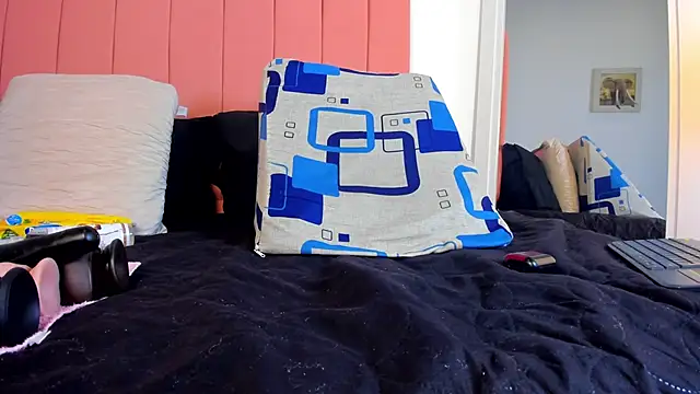 rose thompson19 online show from March 7, 7:43 pm