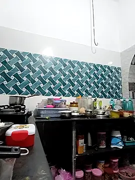 Hot-Tinaa online show from March 6, 4:02 pm