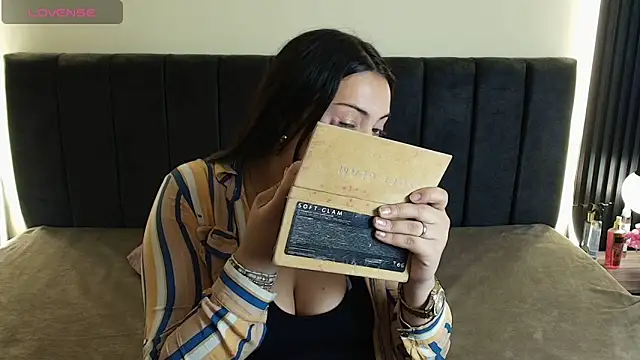 IvonneRoss  online show from March 25, 12:08 pm