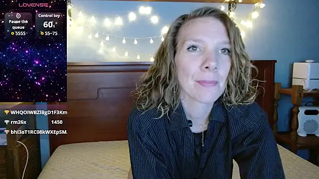 Daisy Lovely online show from February 9, 4:26 am