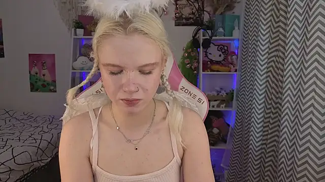 Mia WaterFall online show from June 5, 3:32 am