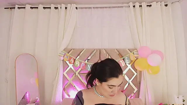 KathiaJenner online show from April 3, 11:30 am