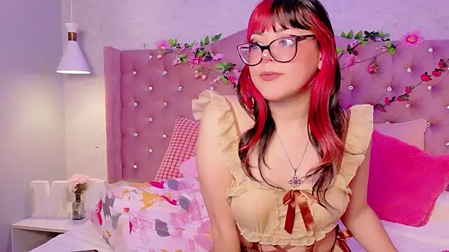 EllieNeptune  online show from April 17, 9:50 pm