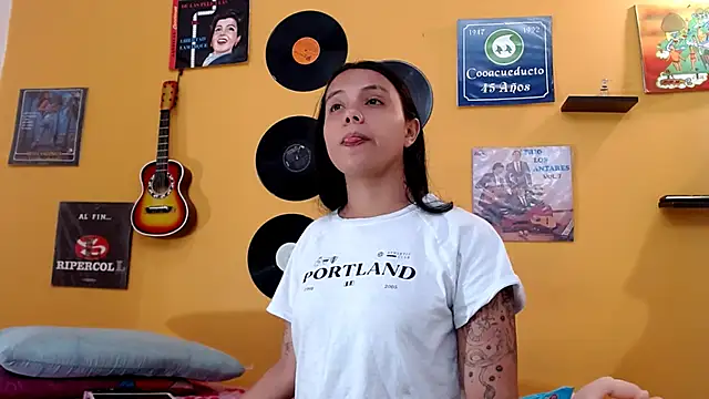 juliette18rose online show from June 8, 7:36 pm
